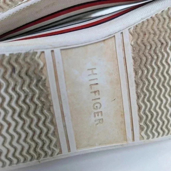 Tommy Hilfiger Fressian Low Top Lace-Up Sneakers - Picture 9 of 11